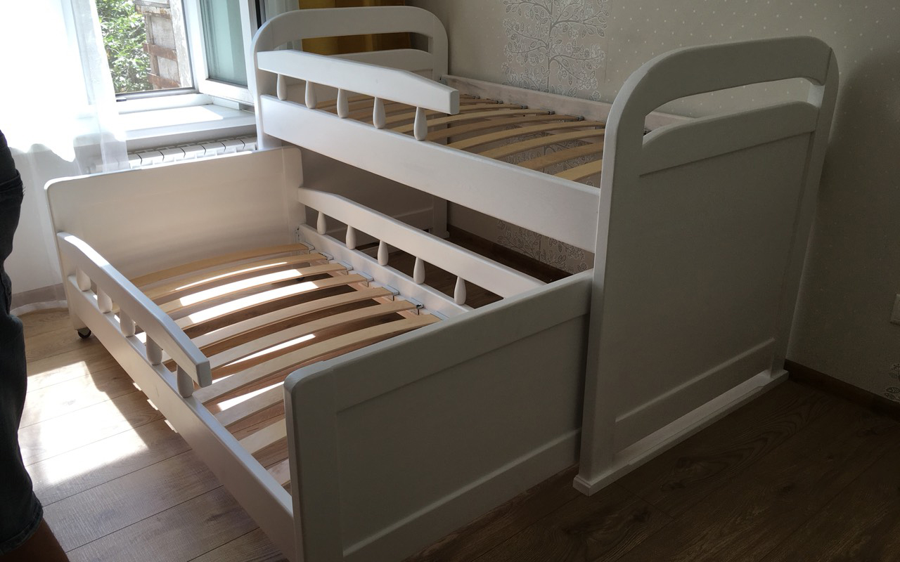 двойная кровать для двоих детей